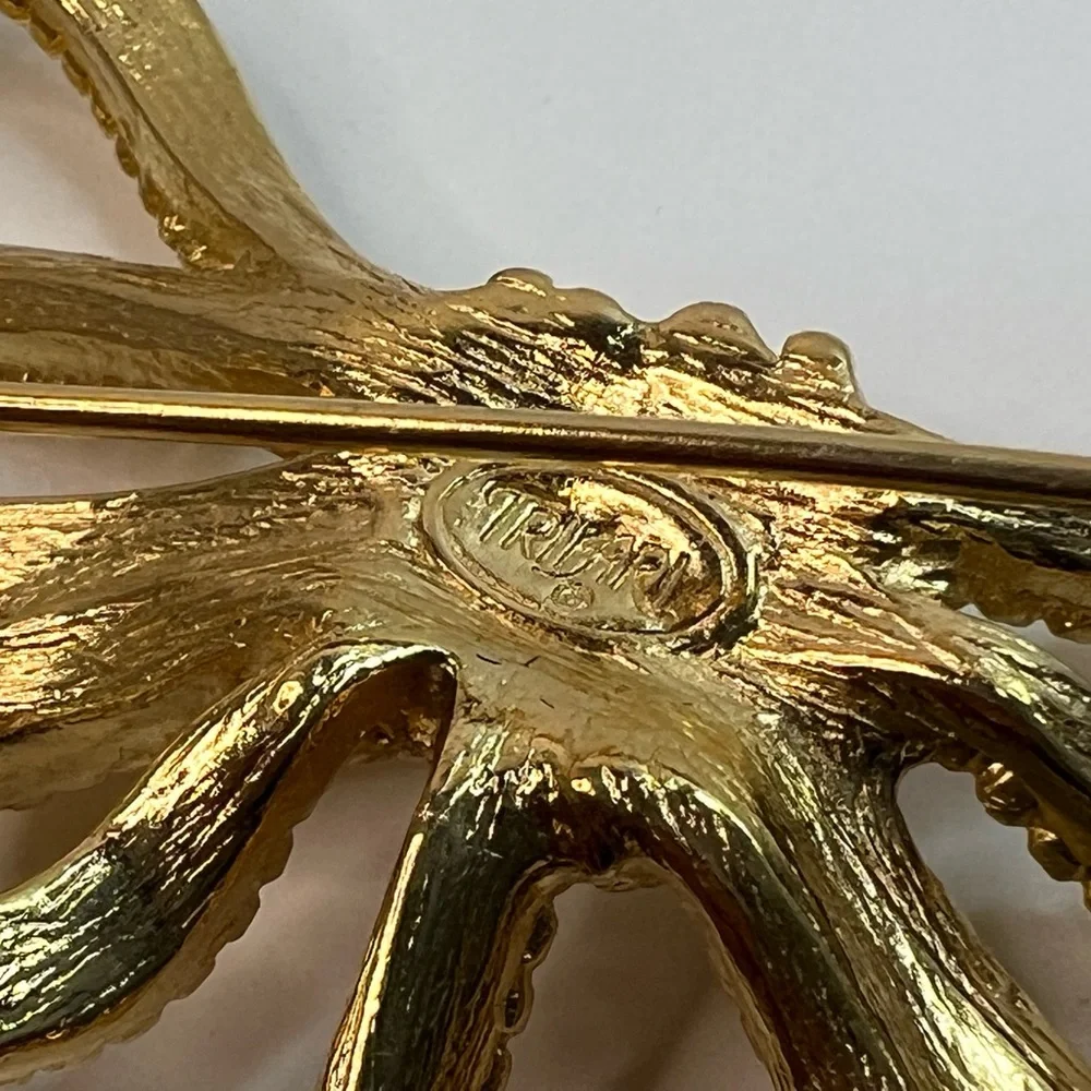 Vintage Crown Trifari Large Ribbon Bow Brooch